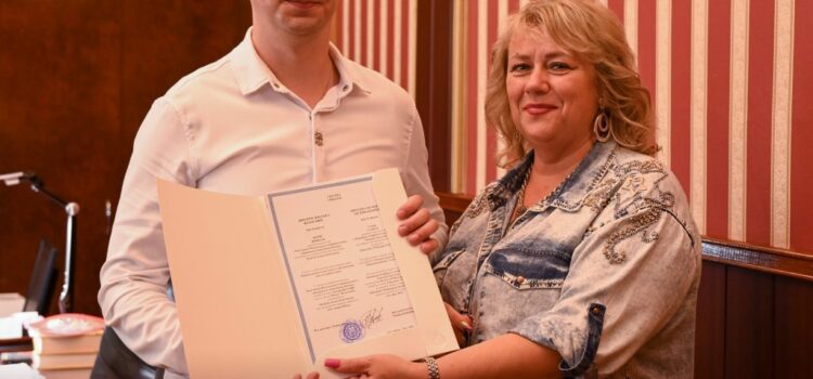 Вітаємо Юрія Ямполя з отриманням диплома доктора філософії Вітаємо Юрія Ямполя з отриманням диплома доктора філософії